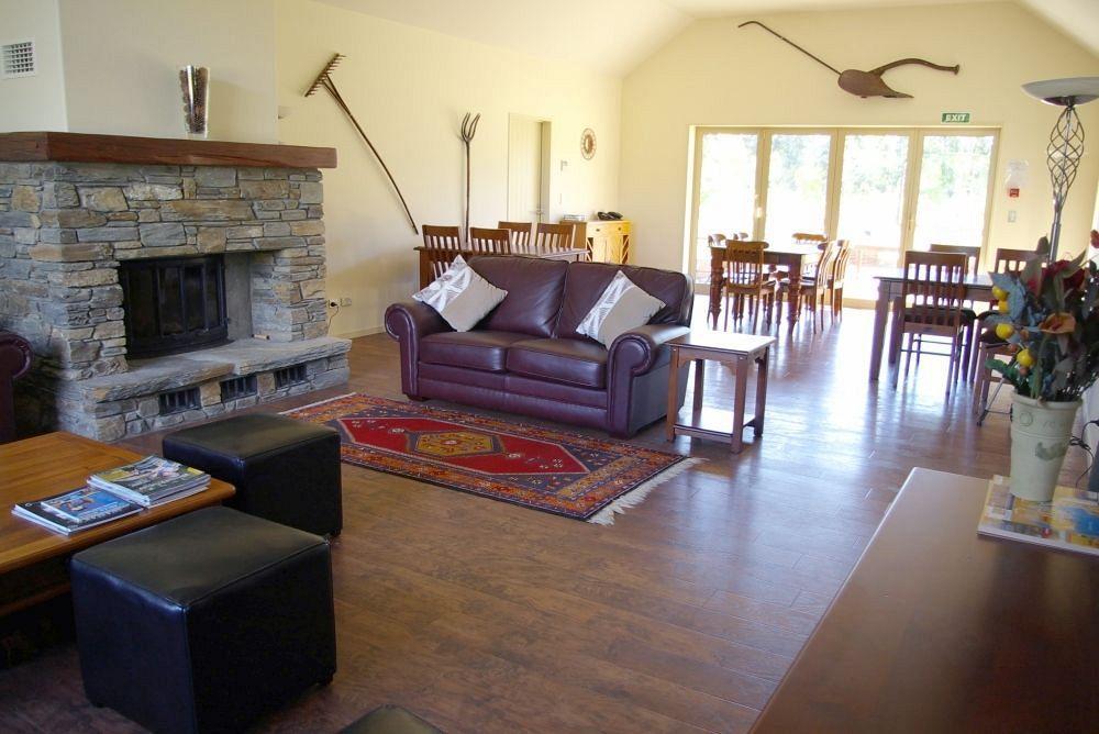 Maple Lodge Luxury Bed & Breakfast Albert Town Екстериор снимка