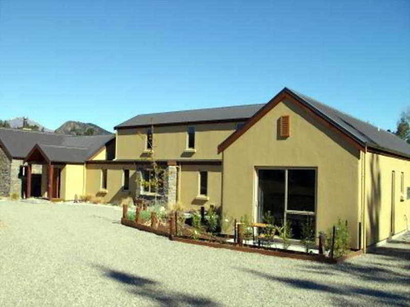 Maple Lodge Luxury Bed & Breakfast Albert Town Екстериор снимка