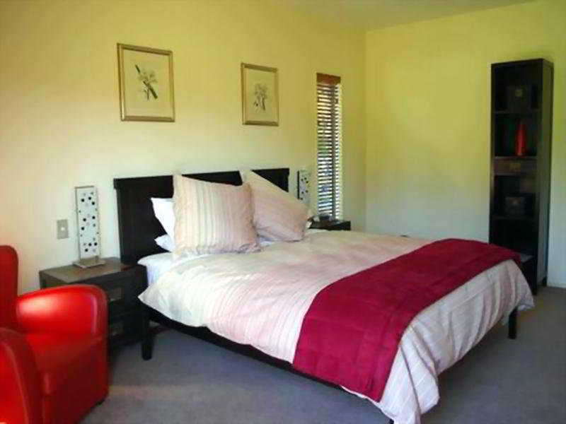 Maple Lodge Luxury Bed & Breakfast Albert Town Екстериор снимка