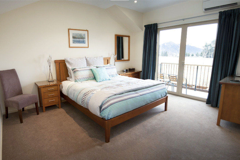 Maple Lodge Luxury Bed & Breakfast Albert Town Екстериор снимка