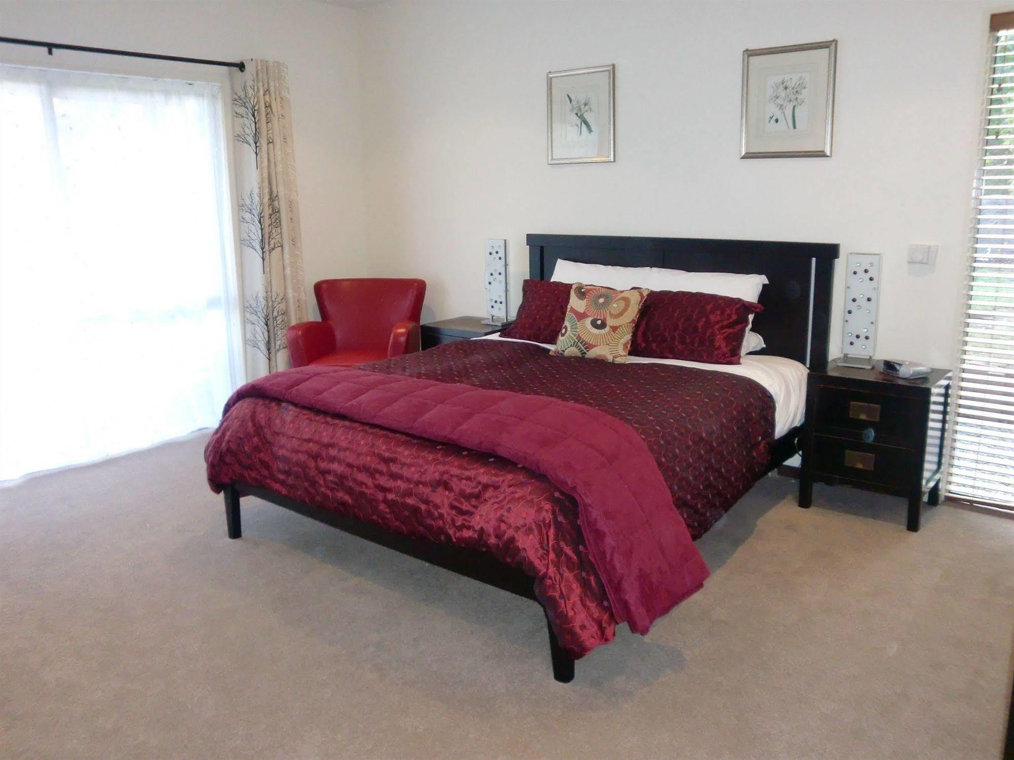 Maple Lodge Luxury Bed & Breakfast Albert Town Екстериор снимка