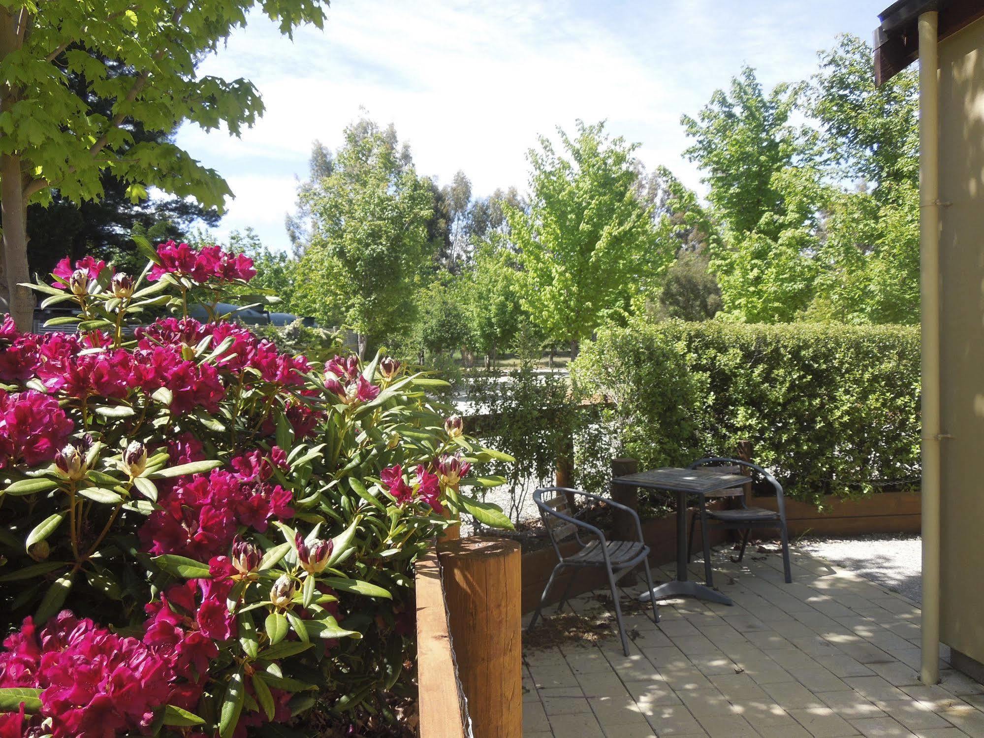 Maple Lodge Luxury Bed & Breakfast Albert Town Екстериор снимка