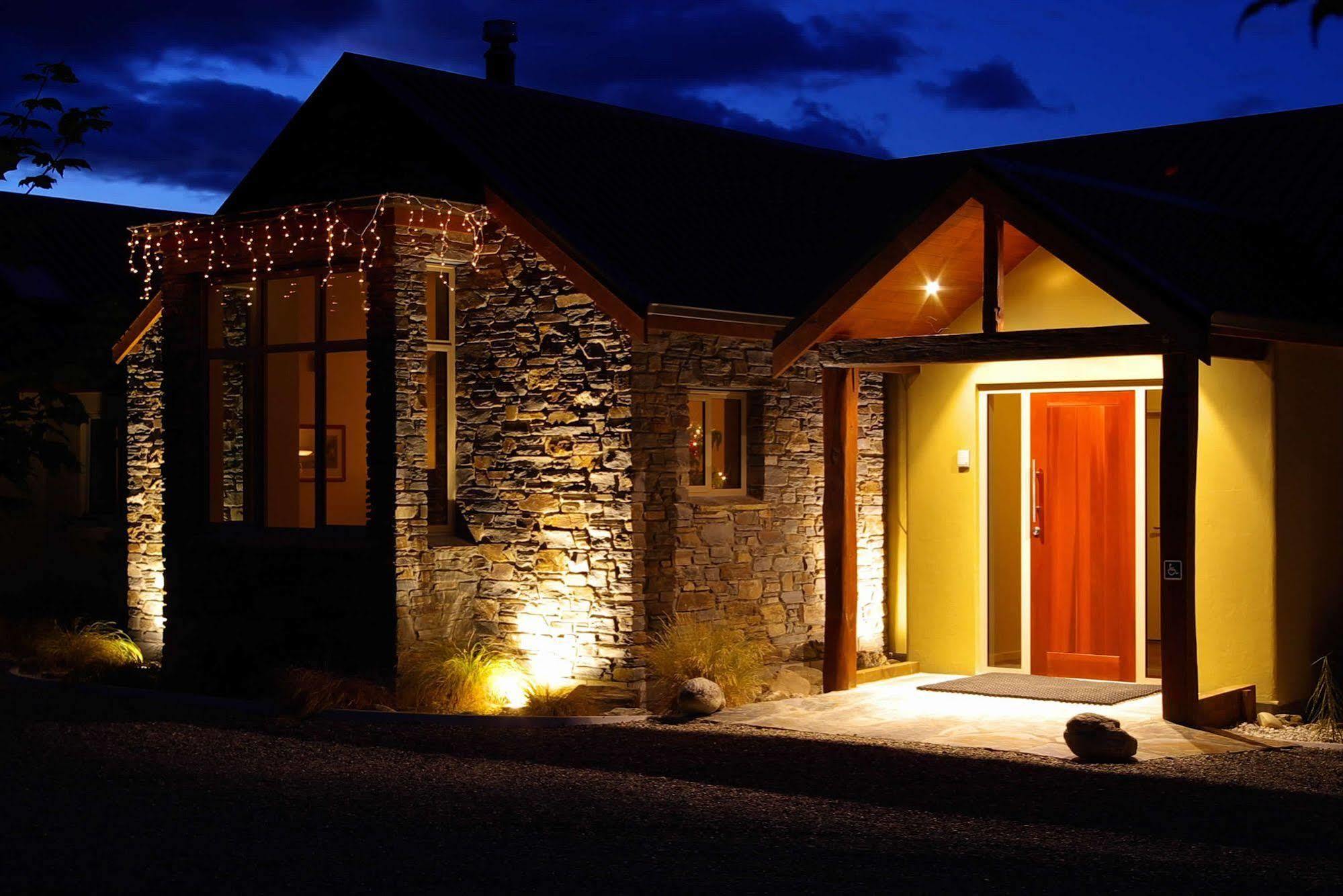 Maple Lodge Luxury Bed & Breakfast Albert Town Екстериор снимка