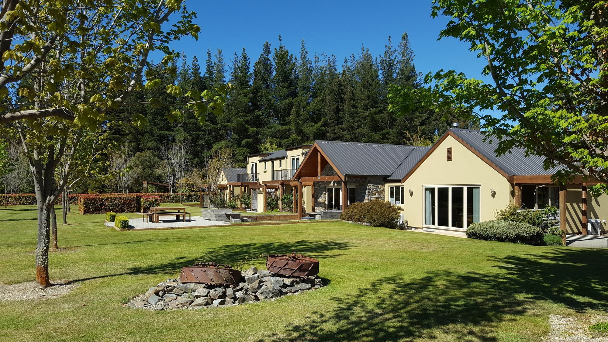 Maple Lodge Luxury Bed & Breakfast Albert Town Екстериор снимка