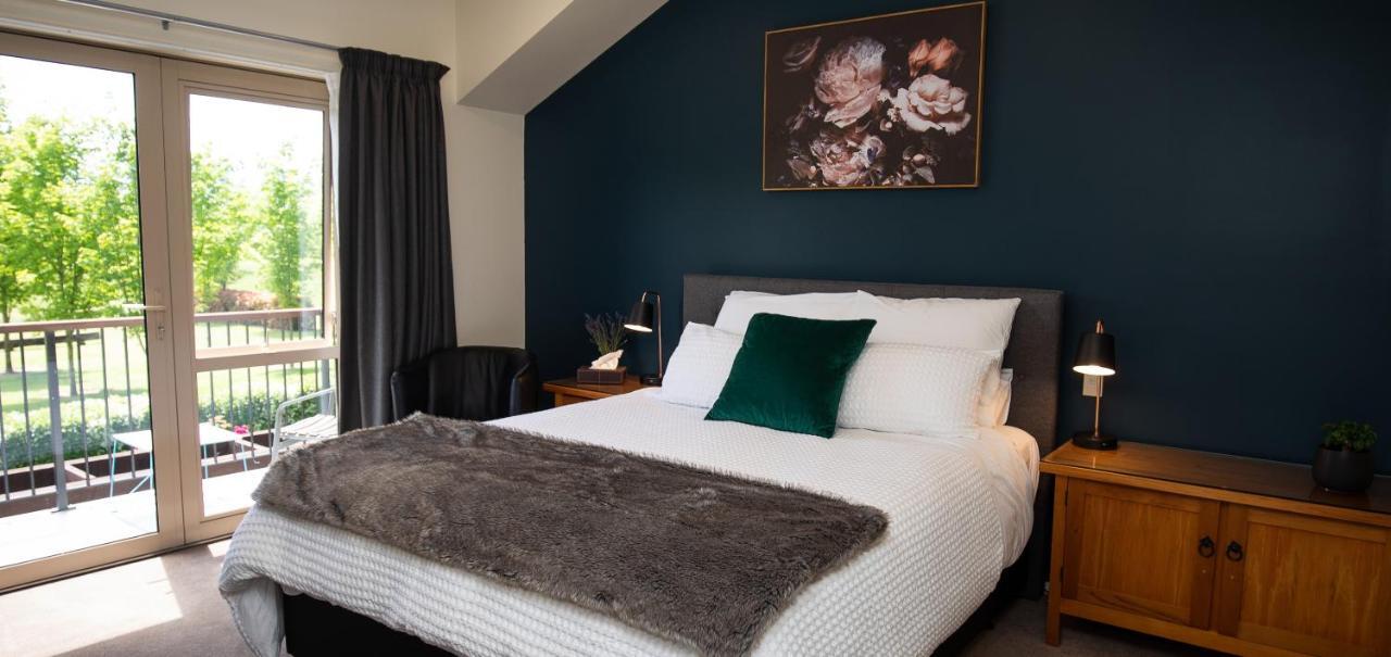 Maple Lodge Luxury Bed & Breakfast Albert Town Екстериор снимка