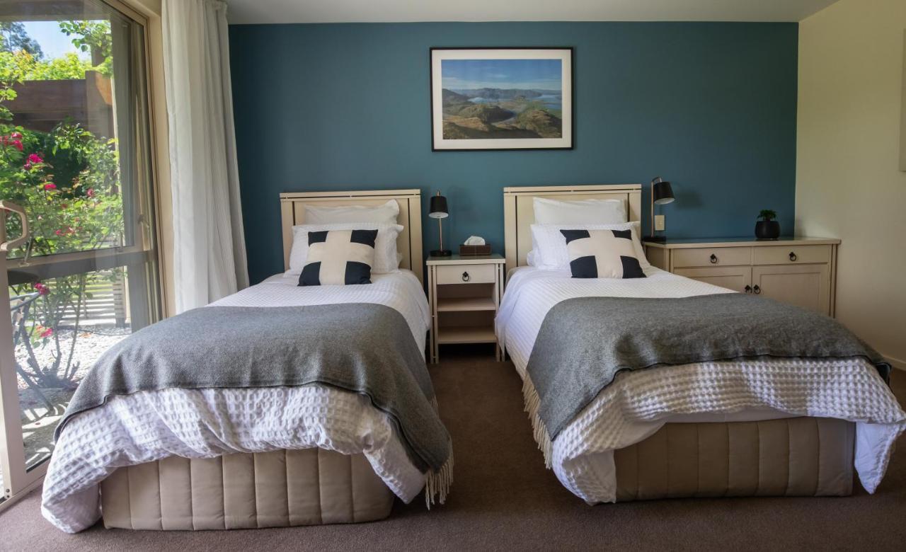 Maple Lodge Luxury Bed & Breakfast Albert Town Екстериор снимка
