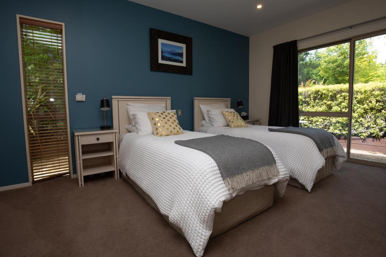 Maple Lodge Luxury Bed & Breakfast Albert Town Екстериор снимка