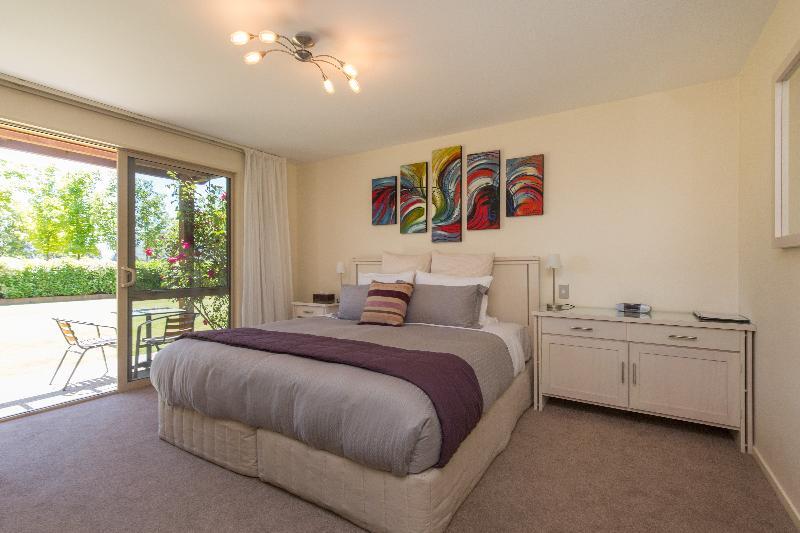 Maple Lodge Luxury Bed & Breakfast Albert Town Екстериор снимка