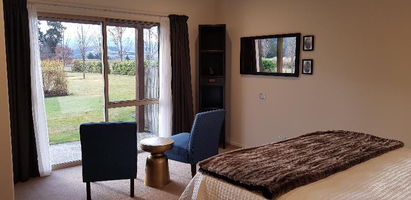 Maple Lodge Luxury Bed & Breakfast Albert Town Екстериор снимка